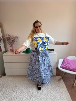 SPÓDNICA NIEBIESKA W KWIATKI