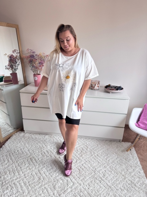 T-SHIRT BIAŁY OVERSIZE kwiaty By Szafana+ T-SHIRT BIAŁY OVERSIZE kwiaty By Szafana+
