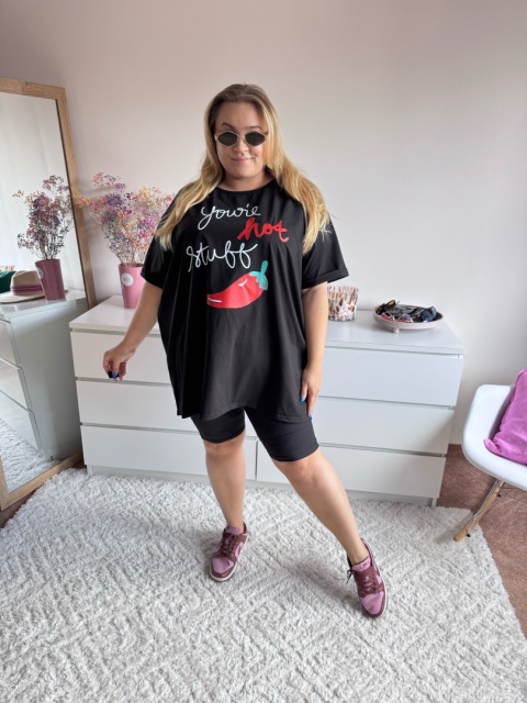 T-SHIRT CZARNY OVERSIZE CHILI By Szafana+ T-SHIRT CZARNY OVERSIZE CHILI By Szafana+